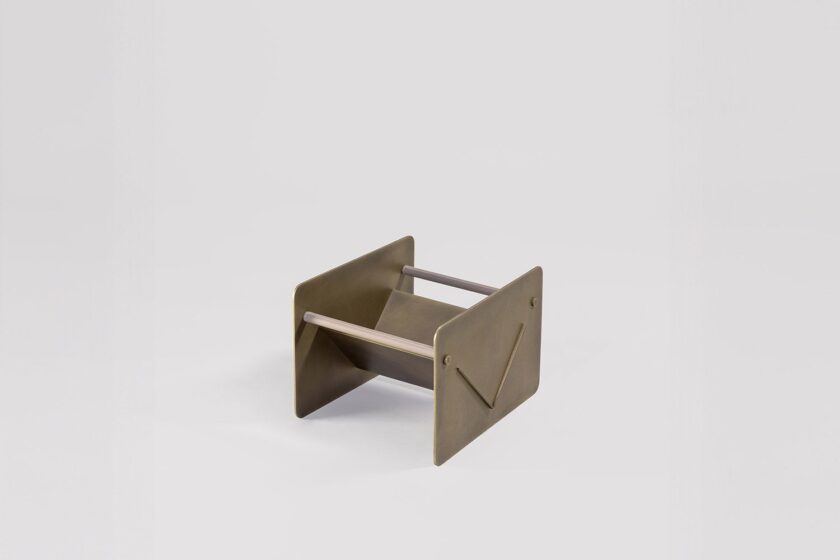 Plat Magazine Stand