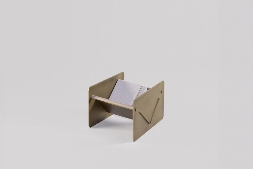 Plat Magazine Stand